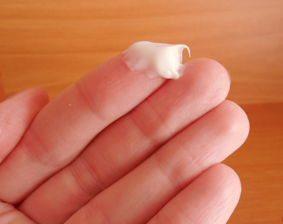 La crème ZXCVBNQWERT ne coule pas et ne fait pas de dépassement